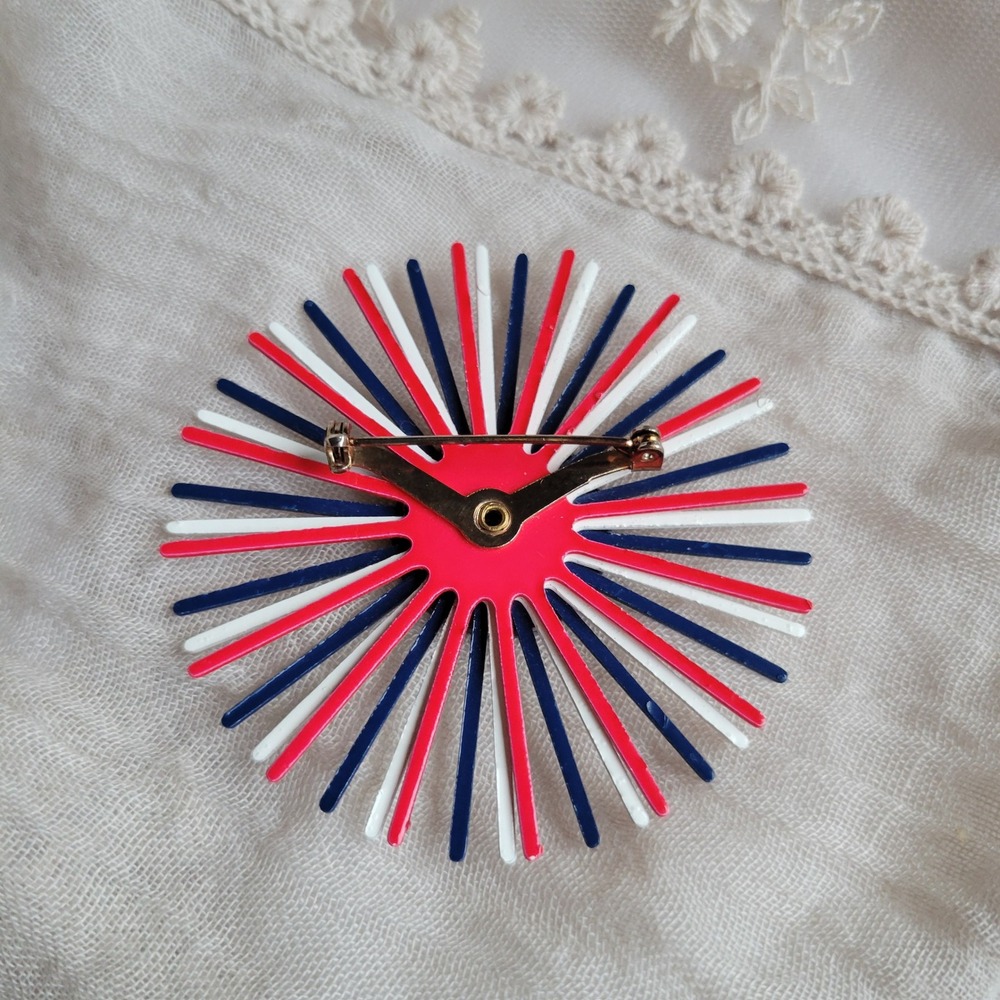 Vintage 1970s Pinwheel Starburst Brooch Red White Blue Enameled Metal Pin - Picture 3 of 8